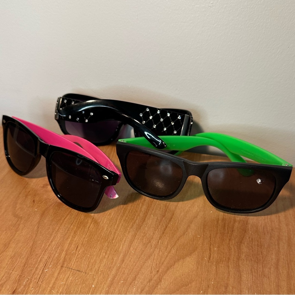 🛍️ Trendy Sunglasses Set - Black, Pink, Green